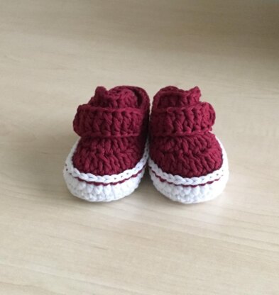 Sporty Baby Bootie & Hat Set N 235