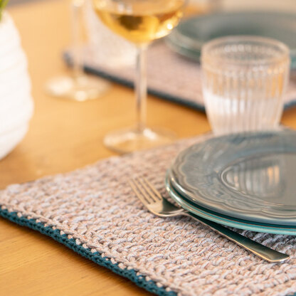 Tunesian Crochet Placemat Cingoli in Hoooked Ribbon XL Lurex and Hooked Eco Barbante - Downloadable PDF