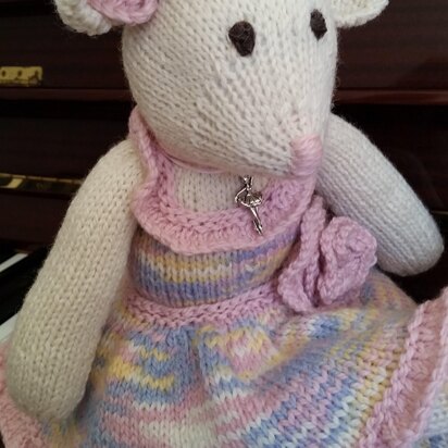 Myka - a Ballerina Mouse - knitting pattern