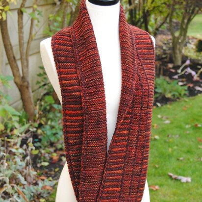 Lochlyn Cowl