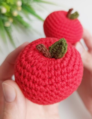 Crochet apple pattern