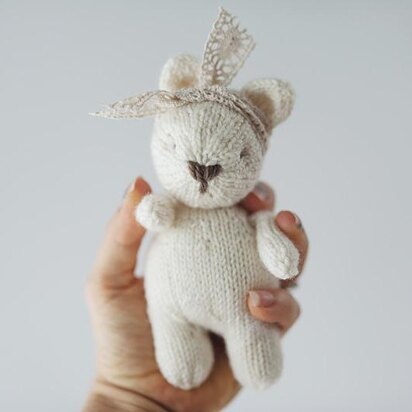 Mini Brambles Bear - knitting pattern