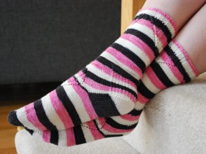 Diamond Divide Socks