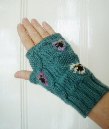 Cable and violets fingerless mitts/gloves