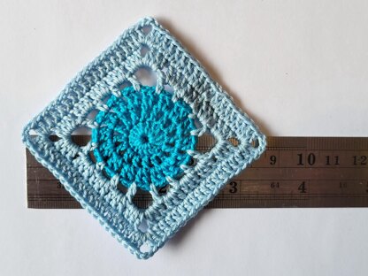 Granny square with round