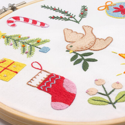 Mint & Make Christmas Sampler 6" Embroidery Kit