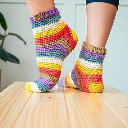 1050 - YOGA SOCKS Crochet pattern by Emi Harrington