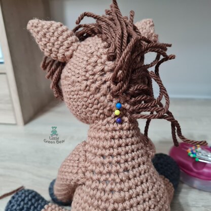 Harrold the Horse - US Terminology - Amigurumi