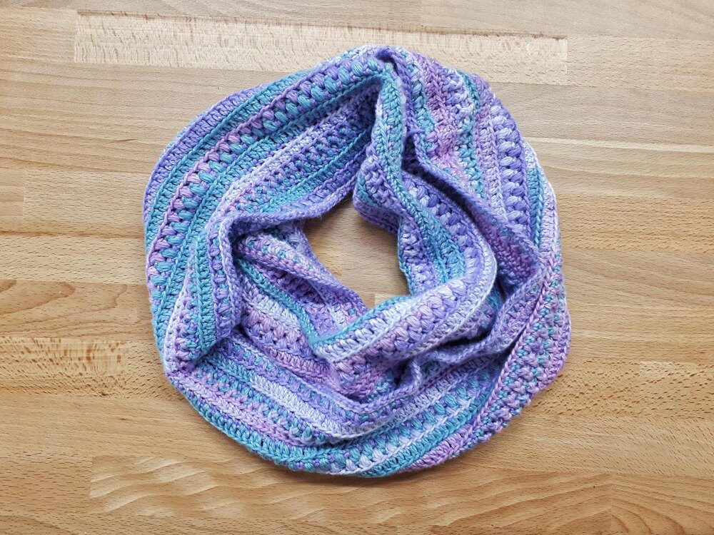 Sea Breeze Infinity Scarf Crochet pattern by Gootie | LoveCrafts display picture 2