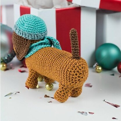 Dachshund Through the Snow Amigurumi