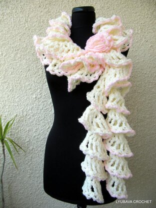 Chunky Crochet Ruffle Scarf "Winter Honeymoon"