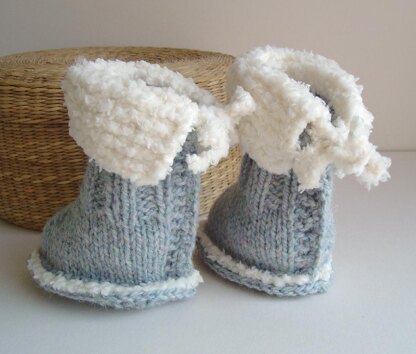 Baby SnUGG Booties Knitting pattern by Caroline Brooke | LoveCrafts