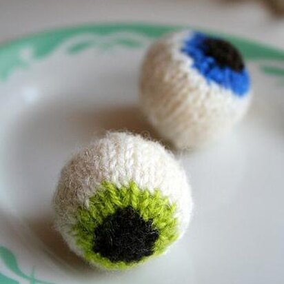 Gruesome Knitted Eyeballs - knitting pattern