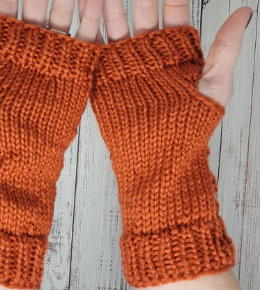 Staghorn Cable Knit Gloves