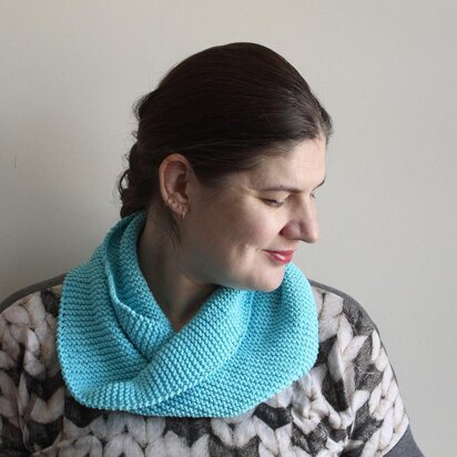 Dove Twist Cowl