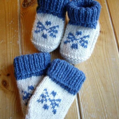 Baby Snowflake Bootee & Mitten Set