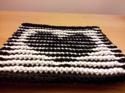 Black & White Valentine Heart Illusion Knitting