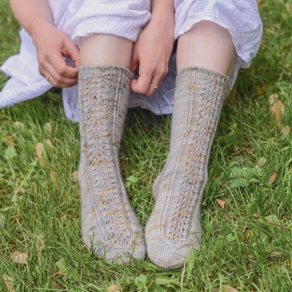 Lyrebird Socks - knitting pattern
