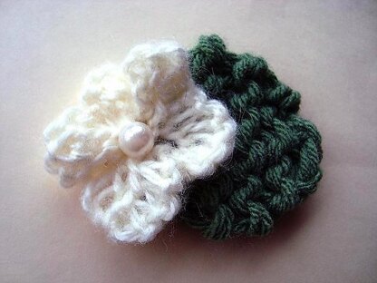 690 KNIT FLOWER AND LEAF