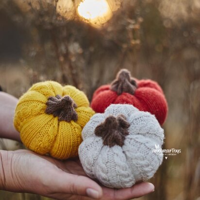 Cozy cable pumpkins. Knitted Pumpkin Pattern.