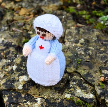 Miniature WWI Red Cross Nurse Doll Knitting Pattern - Toy Knitting Pattern