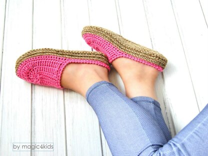 Women's pink clogs