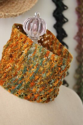 Zelda Lace Neckwarmer Knitting Pattern