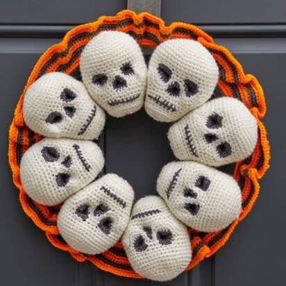 Circle of Skulls Wreath in Red Heart Super Saver Economy Solids - LW5784 - Downloadable PDF