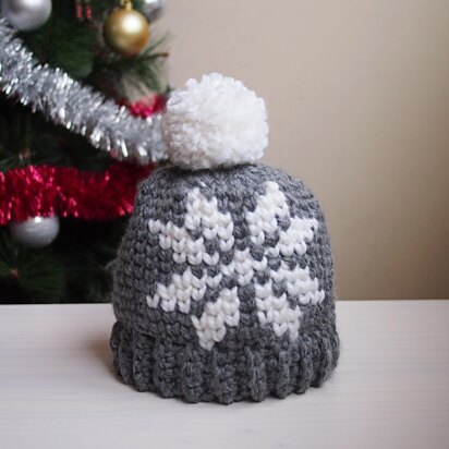 Nordic snowflake hat with pompom