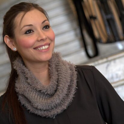 Striped Cowl in Plymouth Yarn Arequipa Worsted & Fur - F626 - Downloadable PDF