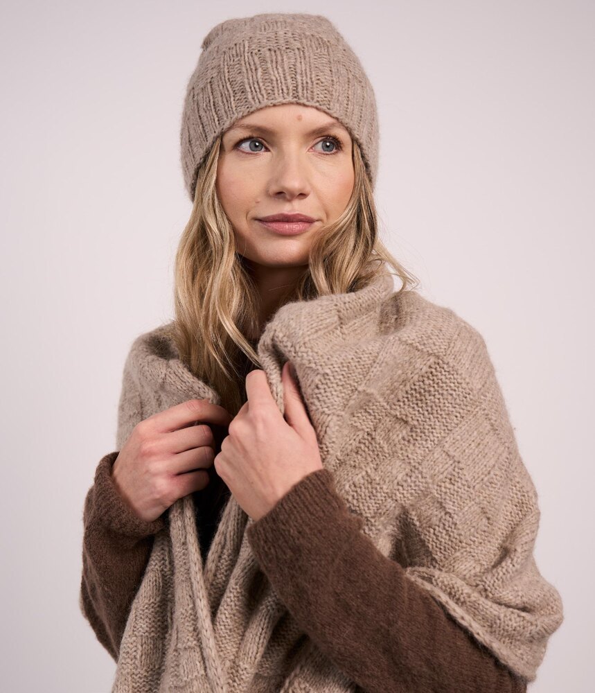 Heather Hat + Wrap in MODE at Rowan Softest Alpaca at WEBS  display picture 3