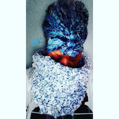 Blue confetti cowl