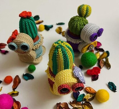 Recycle Amigurumi turtle cactus pot