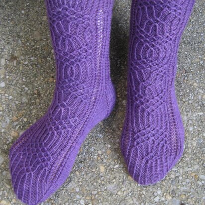 New Castle Clustered Socks - knitting pattern