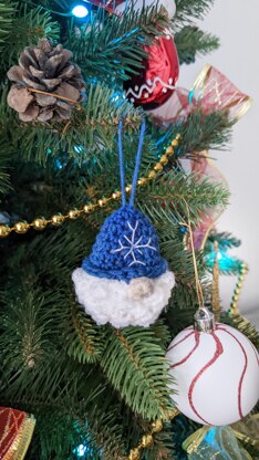 Christmas gnome ornament easy crochet pattern