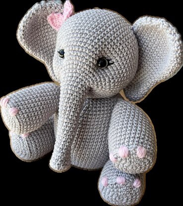 Elephant Emme by Nayrumis