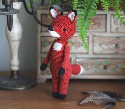 Teddington the Fox amigurumi