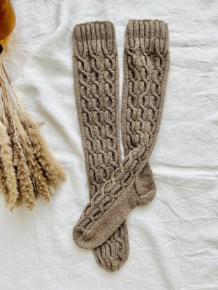 Chain cable knee socks