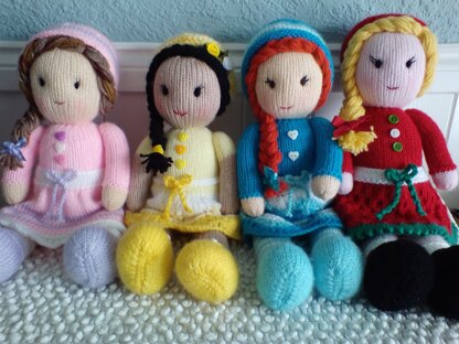 4 season yarn dolls