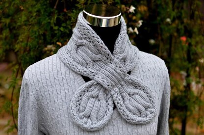 Gray Circle Cables Scarf
