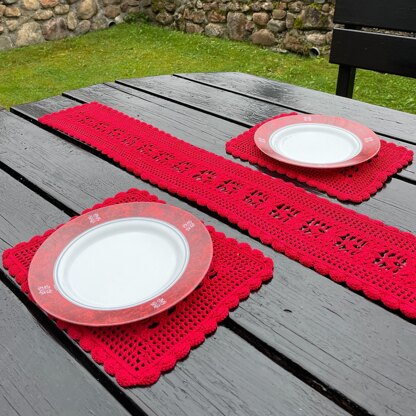 Christmas doily and table runner set