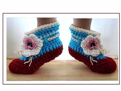 546 CROCHET SLIPPER, newborn to adult