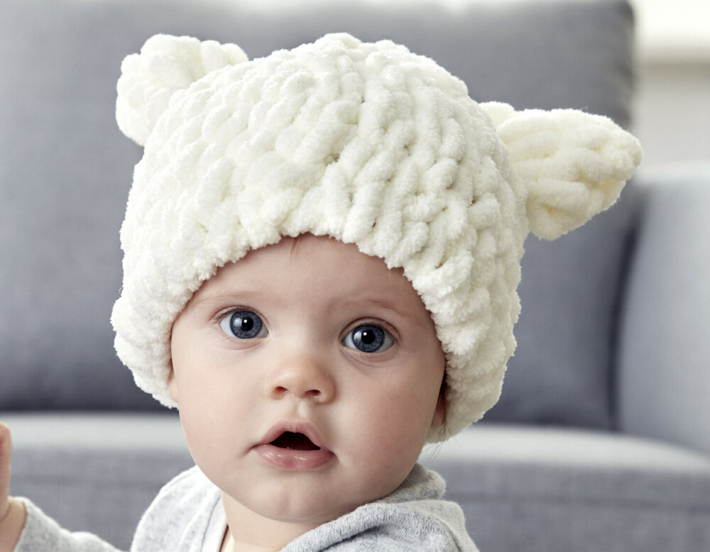 Crochet hat made with bernat blanket yarn. AMAZING.  Baby yarn crochet,  Chunky crochet hat, Crochet hat pattern