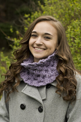 Shimmering Cables Cowl in Cascade Venezia Glamour - C280