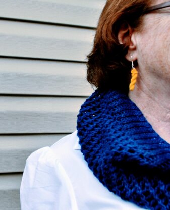 Eyelet Cowl