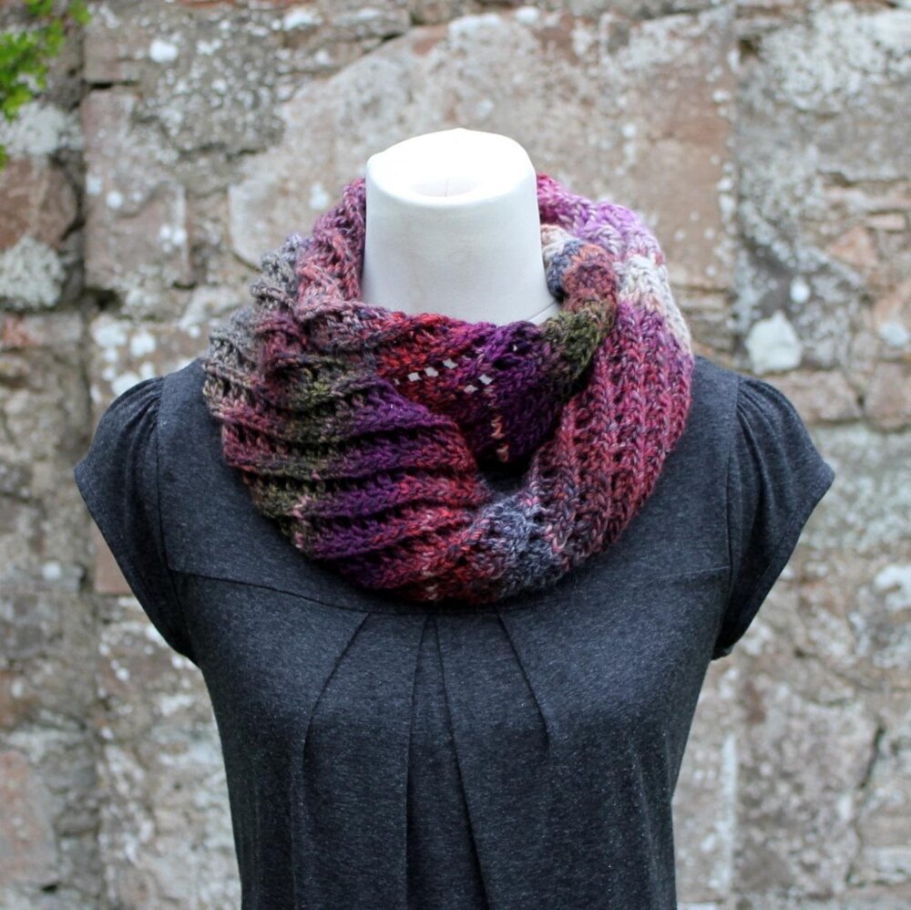 Purple haze infinity scarf Knitting pattern by Laurimuks patterns