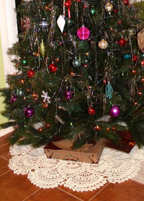 Cranberry Pineapple Christmas Tree Skirt