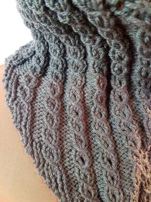 Wriggles Hooded Cowl