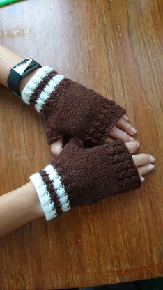 Twisted rib fingerless gloves