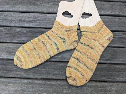 Cuff-down Size-inclusive Vanilla Shortie Socks